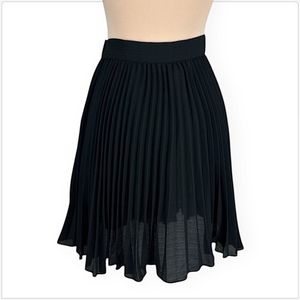 Emanuel Ungaro Vintage Black Lightweight Sheer Pleated Skirt Flirty Size 8 / 42